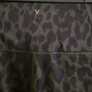 Victoria's Secret Leopard Print 7/8 Legging